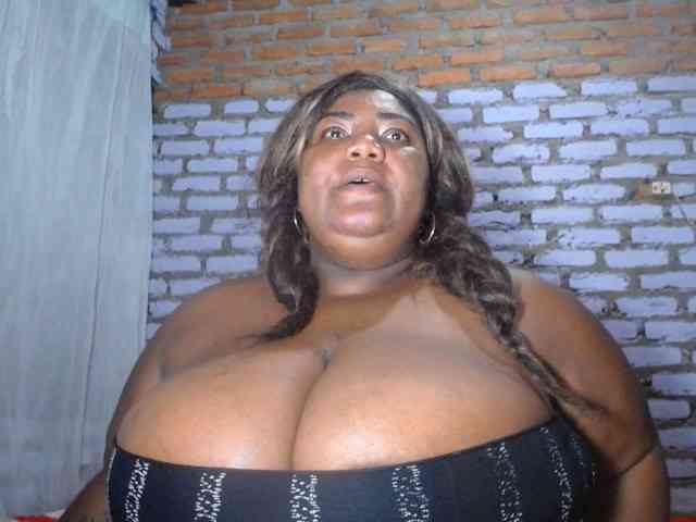 bustyboobsxxll webcam