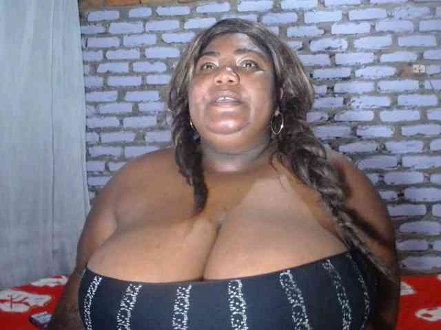 bustyboobsxxll webcam