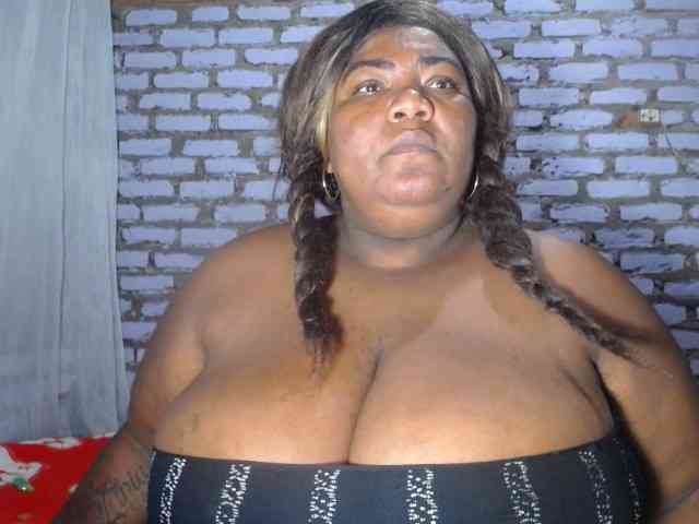 bustyboobsxxll webcam