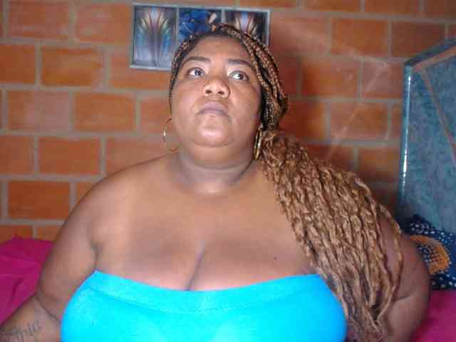 bustyboobsxxll webcam