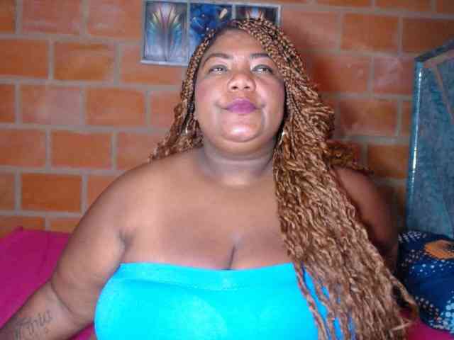 bustyboobsxxll webcam