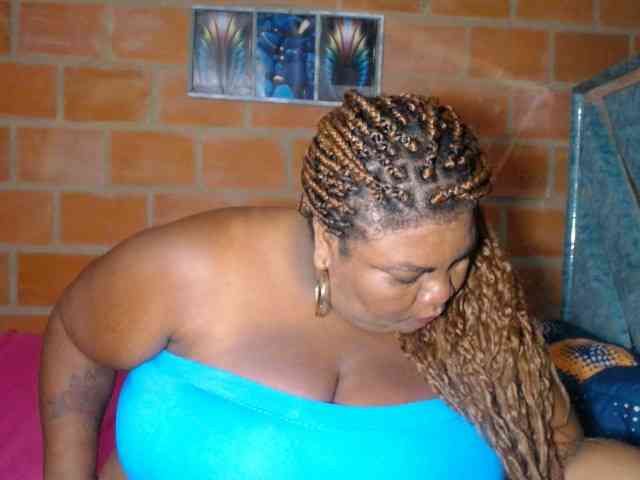 bustyboobsxxll webcam