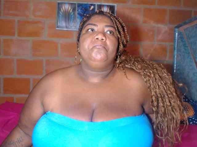 bustyboobsxxll webcam