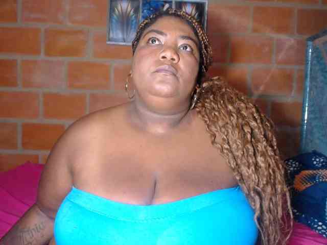 bustyboobsxxll webcam