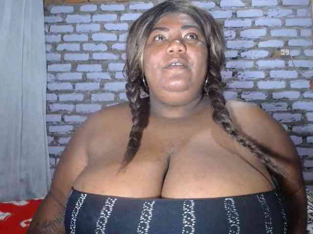 bustyboobsxxll webcam