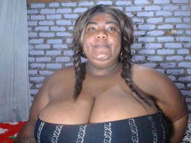 bustyboobsxxll webcam