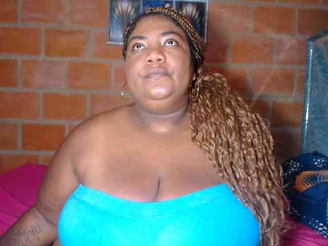 bustyboobsxxll webcam