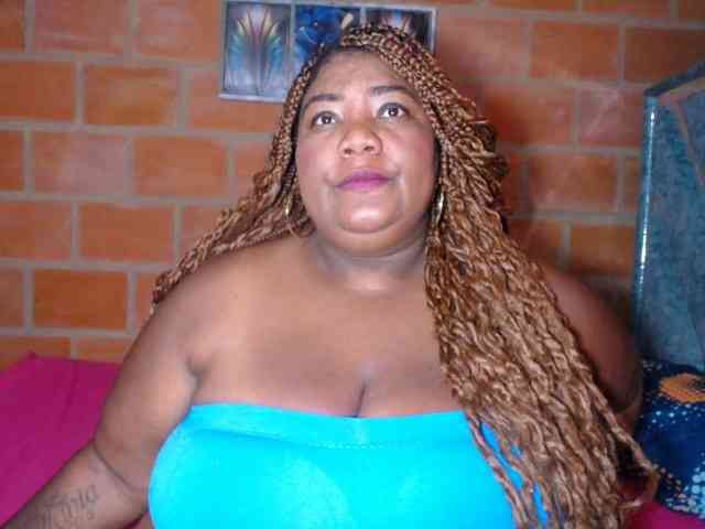 bustyboobsxxll webcam