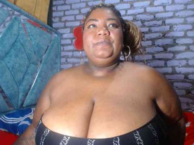 bustyboobsxxll webcam