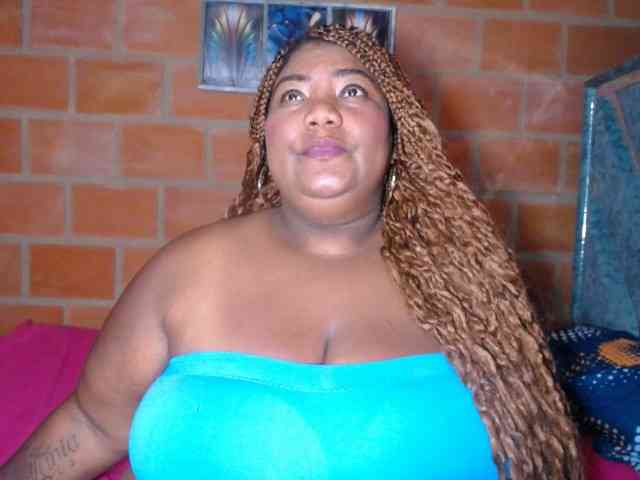 bustyboobsxxll webcam