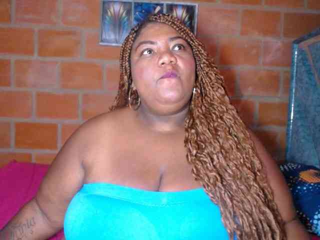 bustyboobsxxll webcam