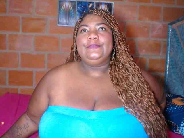 bustyboobsxxll webcam