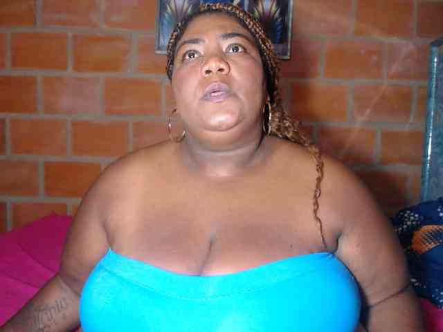 bustyboobsxxll webcam