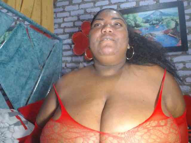 bustyboobsxxll webcam