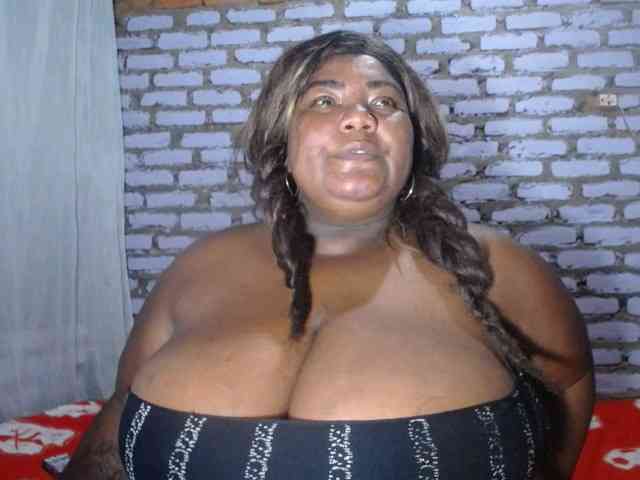 bustyboobsxxll webcam
