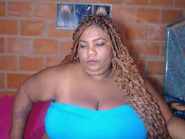 bustyboobsxxll webcam