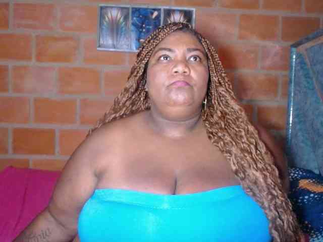 bustyboobsxxll webcam