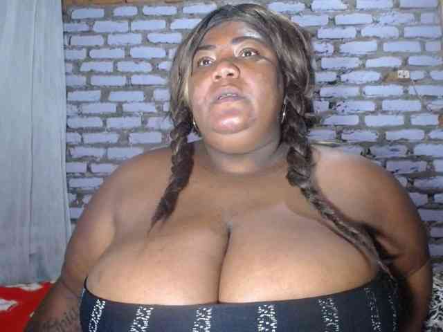 bustyboobsxxll webcam