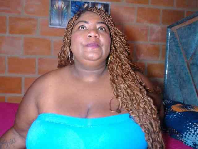 bustyboobsxxll webcam