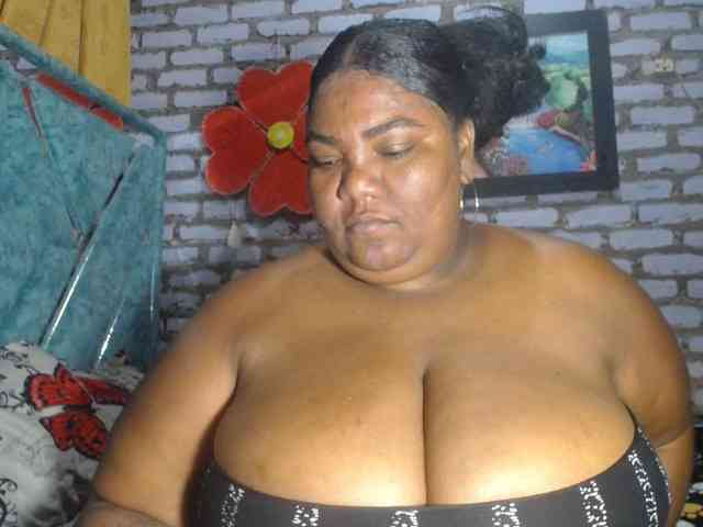 bustyboobsxxll webcam