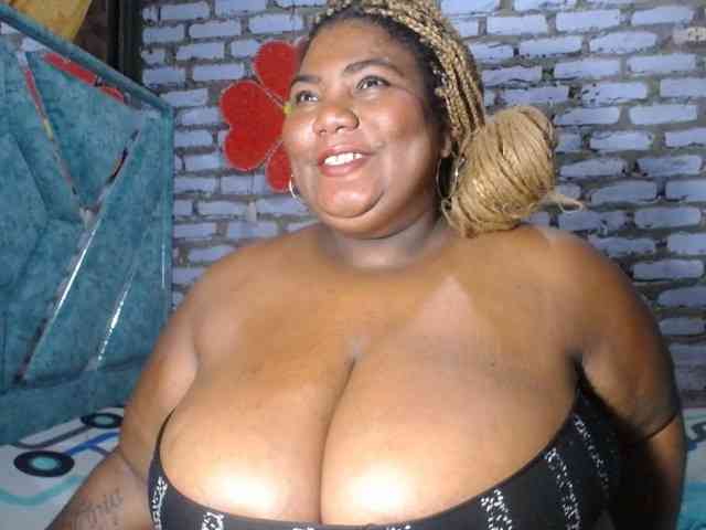 bustyboobsxxll webcam