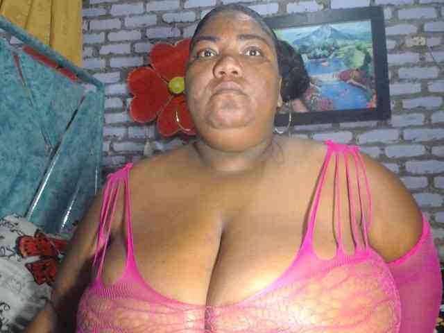 bustyboobsxxll webcam