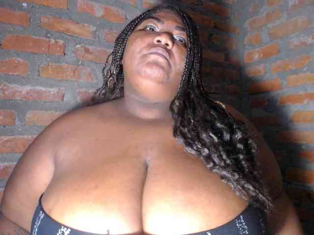 bustyboobsxxll webcam