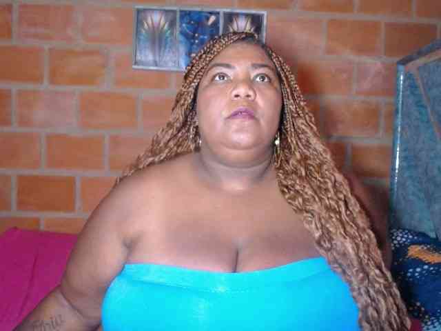 bustyboobsxxll webcam