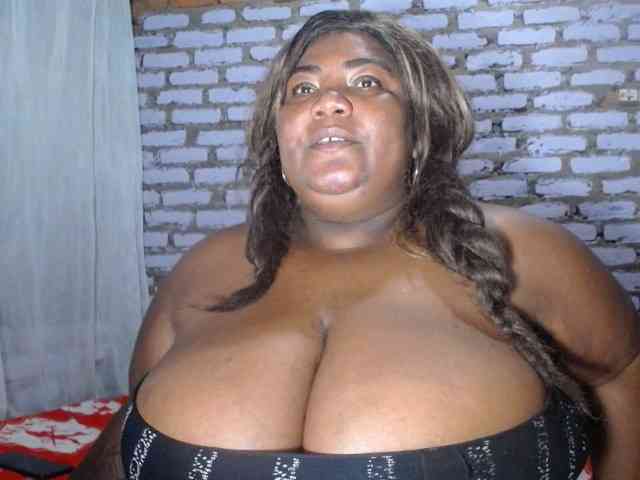 bustyboobsxxll webcam