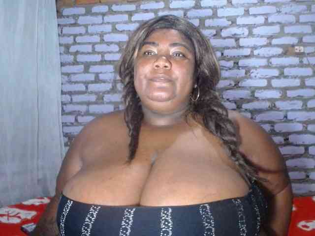 bustyboobsxxll webcam