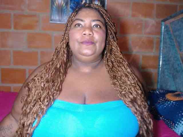 bustyboobsxxll webcam