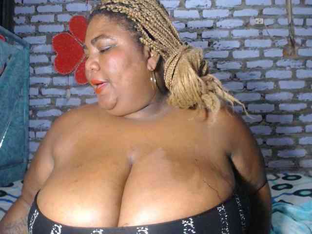 bustyboobsxxll webcam