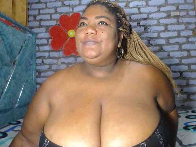 bustyboobsxxll webcam