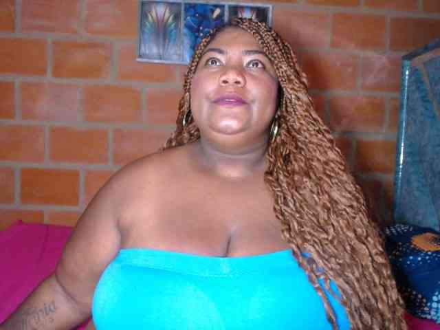 bustyboobsxxll webcam