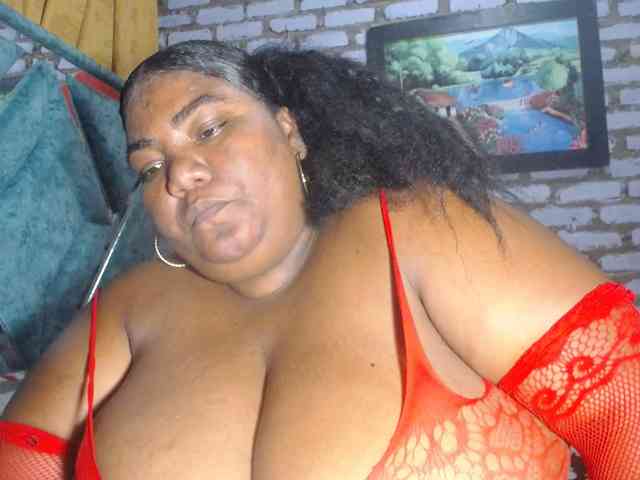bustyboobsxxll webcam