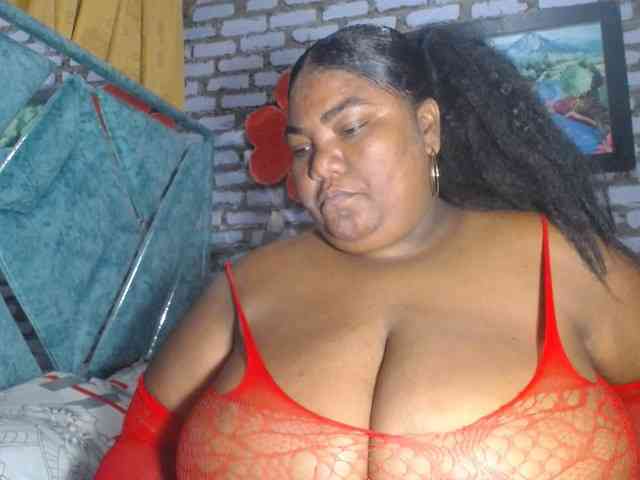 bustyboobsxxll webcam