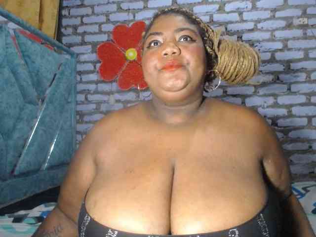 bustyboobsxxll webcam