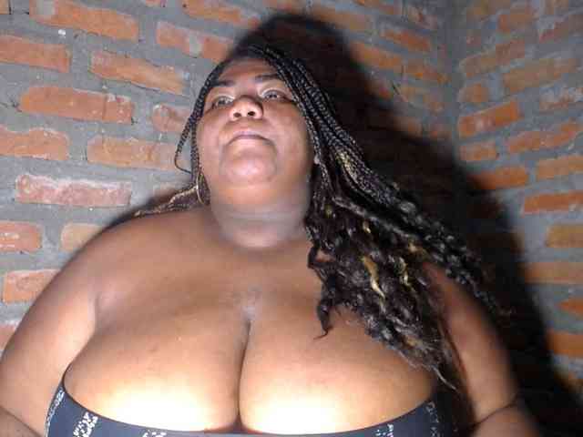 bustyboobsxxll webcam