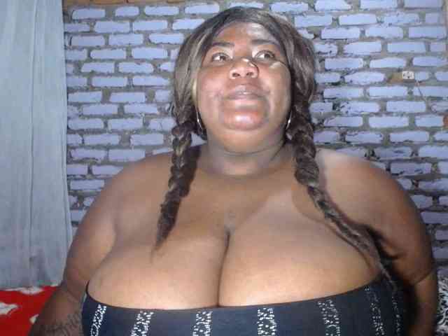 bustyboobsxxll webcam