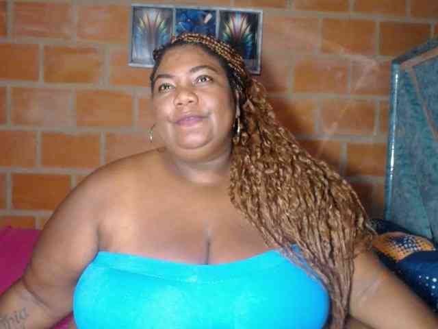 bustyboobsxxll webcam