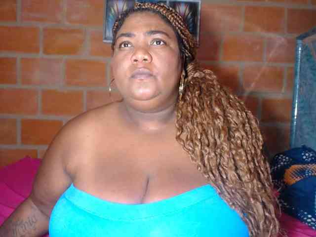 bustyboobsxxll webcam