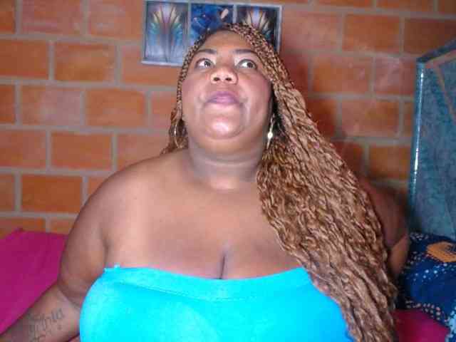 bustyboobsxxll webcam