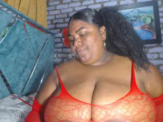 bustyboobsxxll webcam