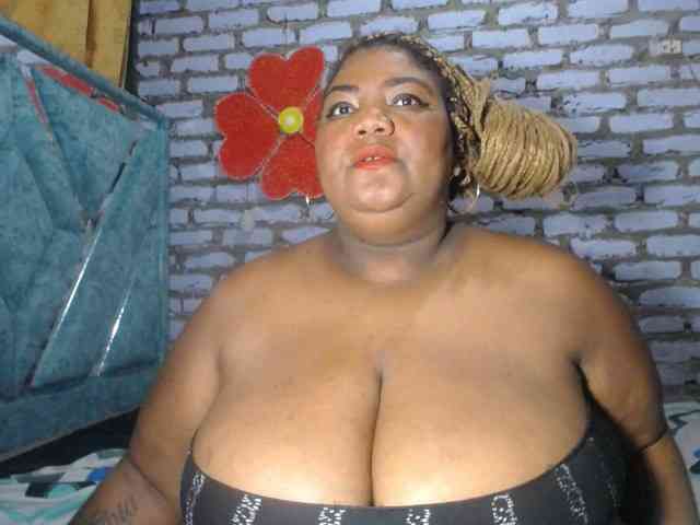 bustyboobsxxll webcam