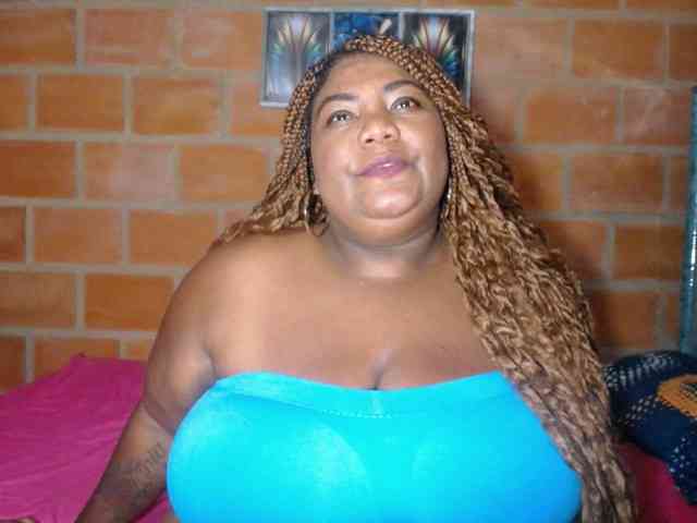 bustyboobsxxll webcam