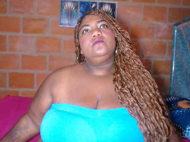 bustyboobsxxll webcam