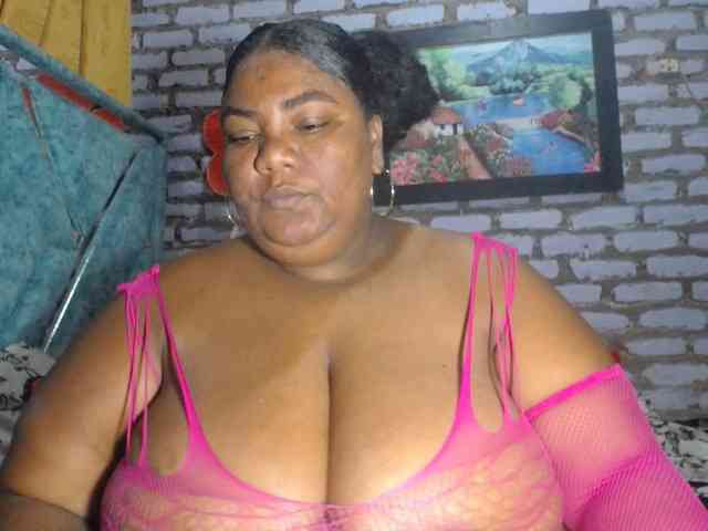 bustyboobsxxll webcam