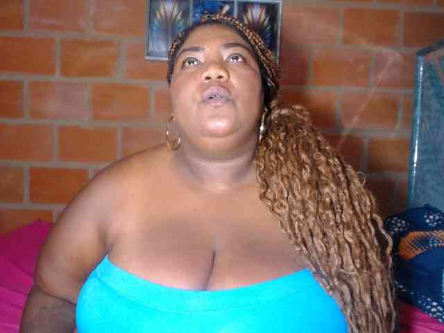 bustyboobsxxll webcam