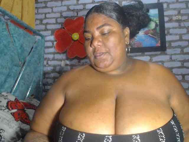bustyboobsxxll webcam