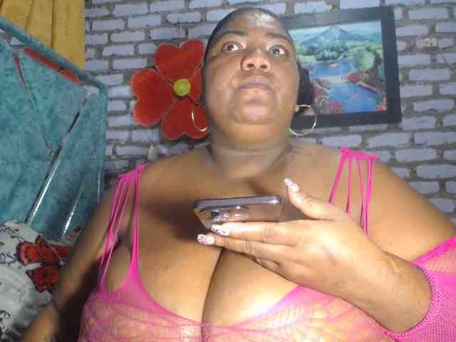 bustyboobsxxll webcam